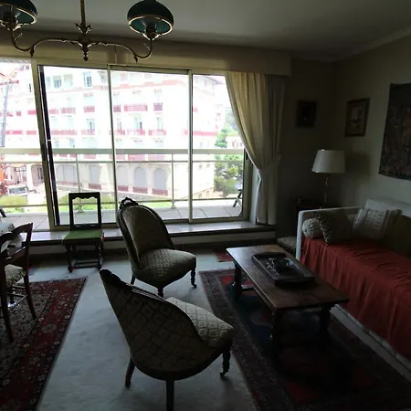 Le Maitia Avec Les Cles De Jean De Luz *